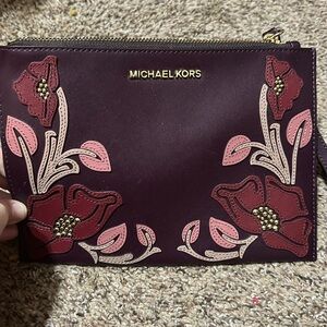 Michael Kors Wristlet Nouveau Floral Mulberry Leather Embossed Large ZIP B14